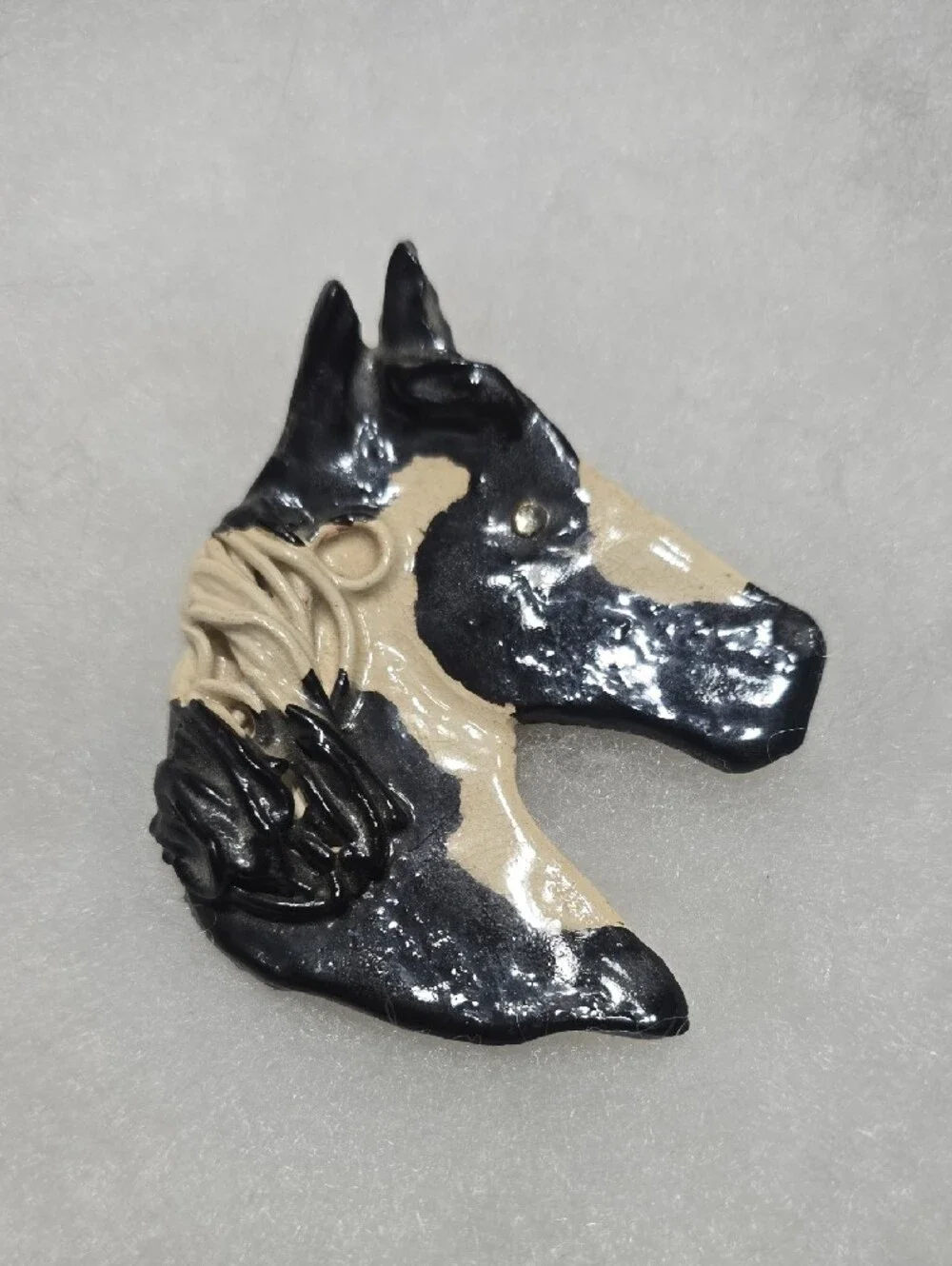 Handcrafted Beige Horse Head Brooch - Unbranded